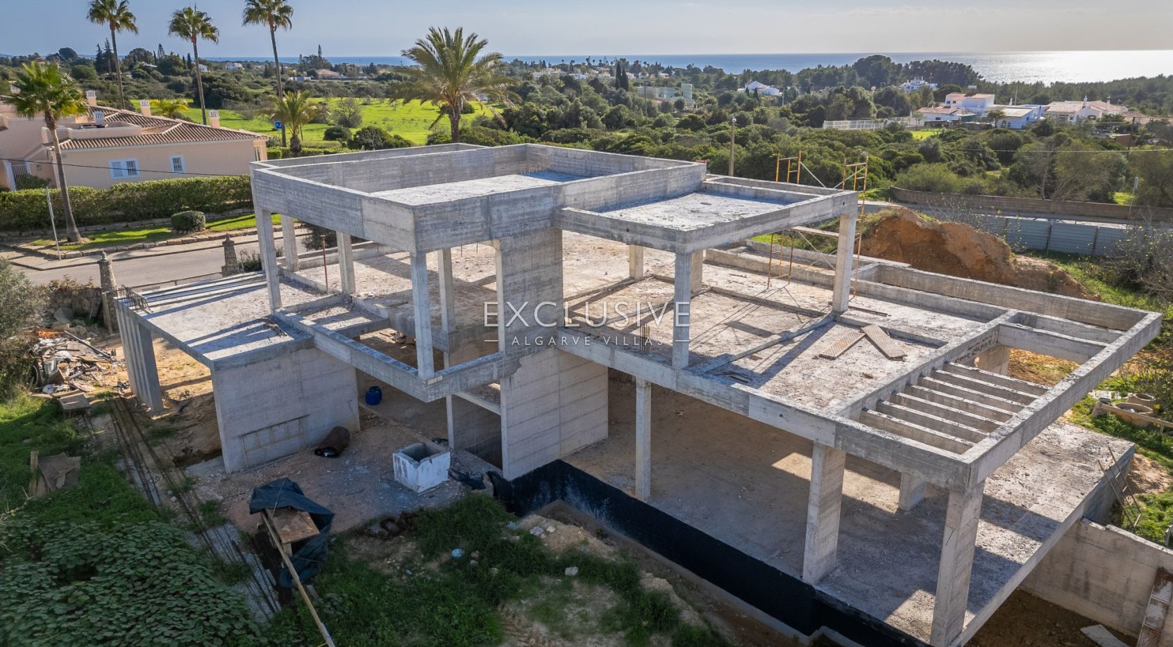 Beautiful, sea views, walking distance to beach. Modern Villa in Carvoeiro, Algarve