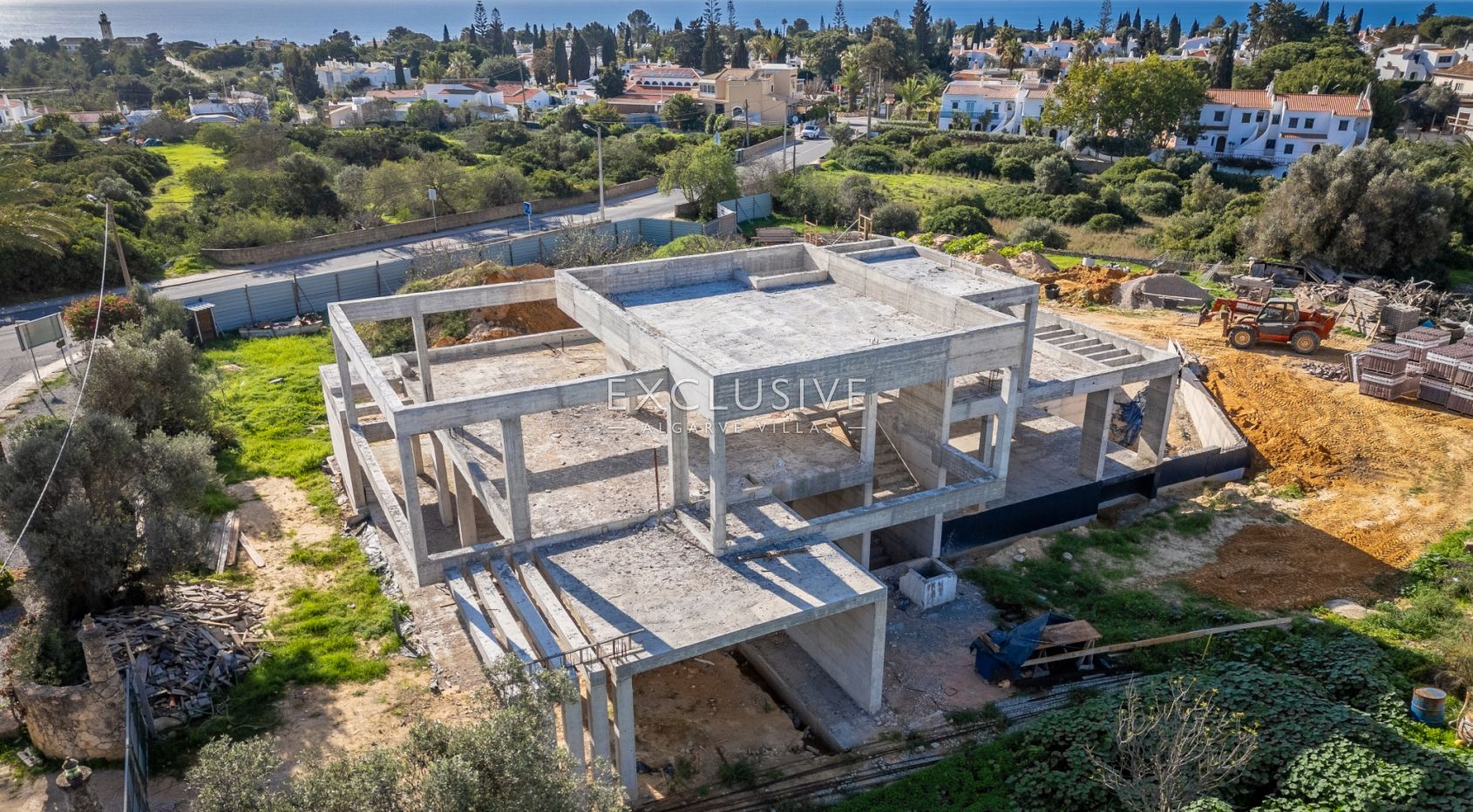 Beautiful, sea views, walking distance to beach. Modern Villa in Carvoeiro, Algarve