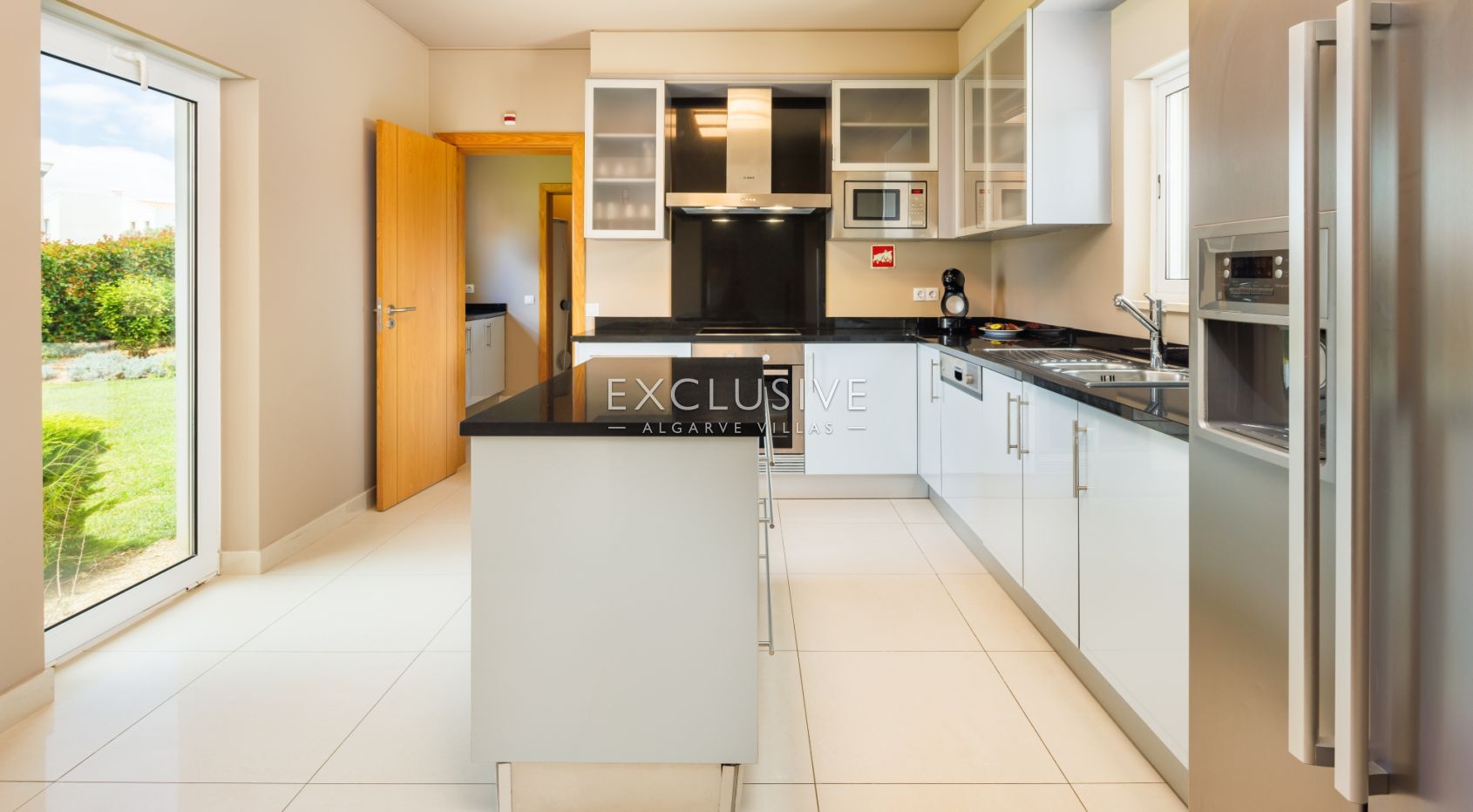 3-bedroom villas with private gardens and pools, luxury resort, Carvoeiro, Algarve
