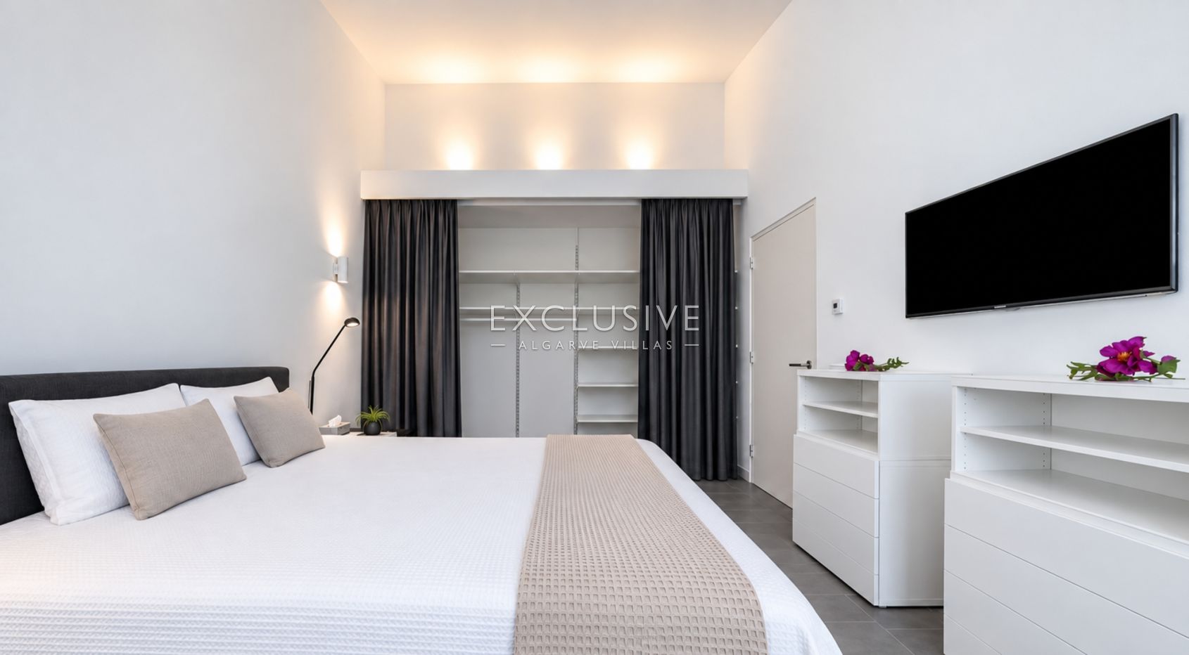 Unique designer contemporary villa in Carvoeiro with large plot and private pool near the beach