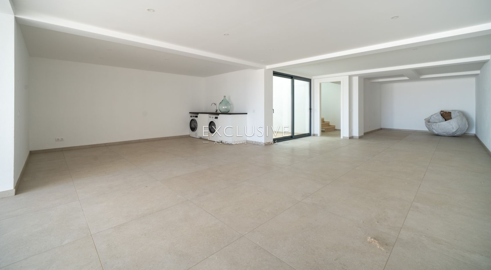Contemporary Villa with panoramic views and Pool in Central Almancil, Algarve