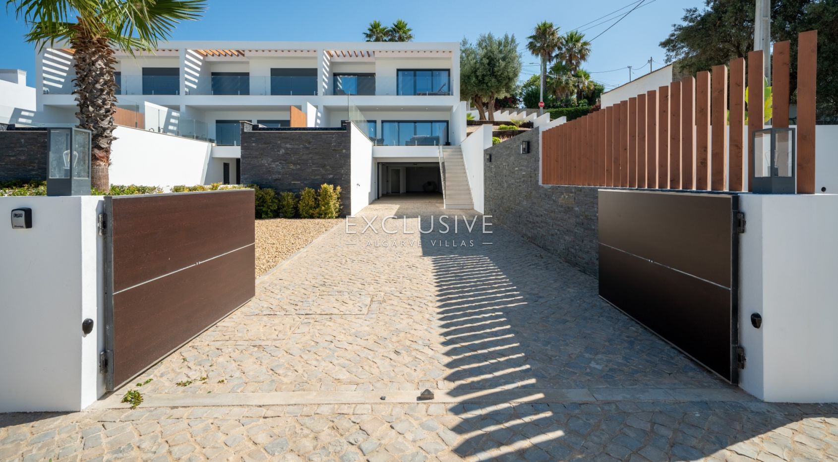 Contemporary Villa with panoramic views and Pool in Central Almancil, Algarve