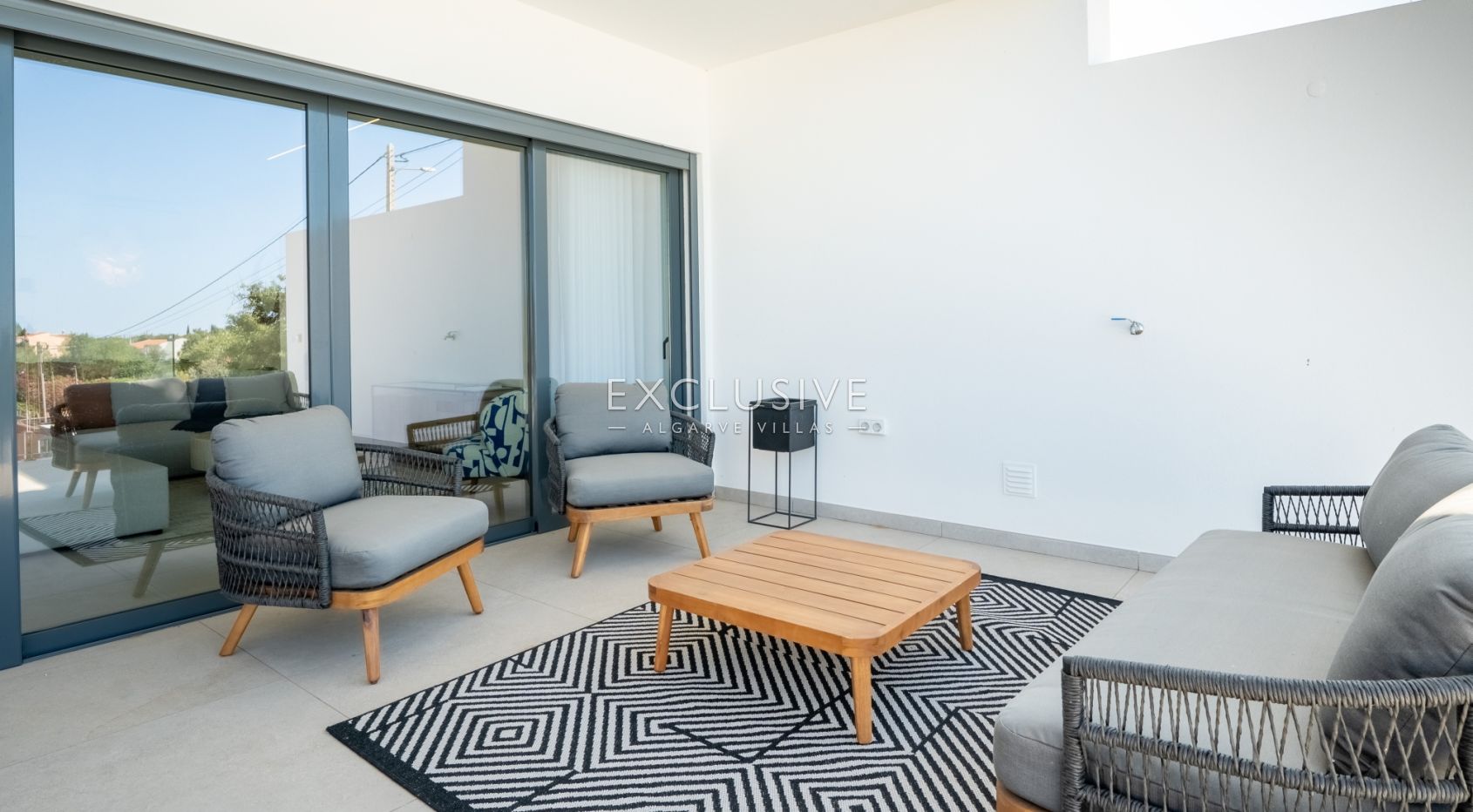 Buy a brand New Villa with Pool & Private Garden in Almancil, Central Algarve