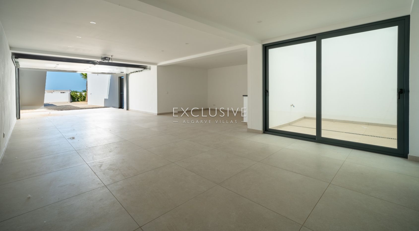 Buy a brand New Villa with Pool & Private Garden in Almancil, Central Algarve