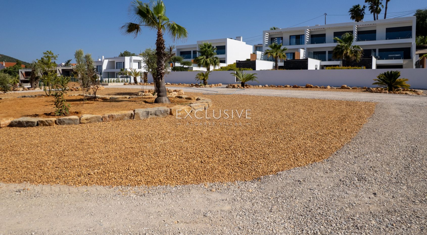 Buy a brand New Villa with Pool & Private Garden in Almancil, Central Algarve