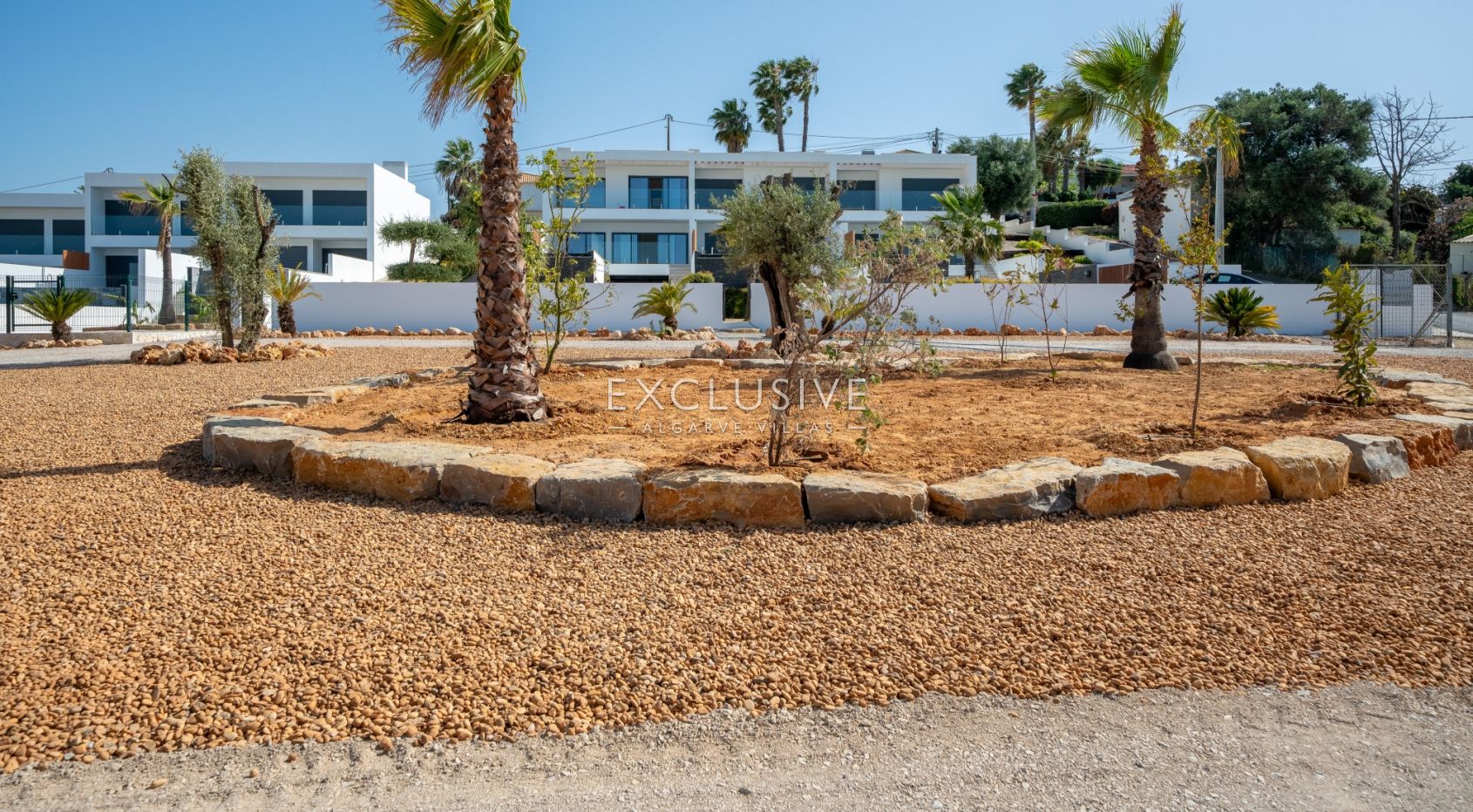 Buy a brand New Villa with Pool & Private Garden in Almancil, Central Algarve