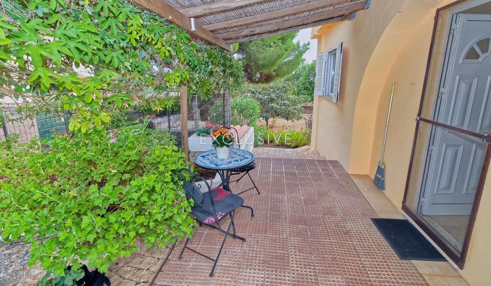 Detached 4 Bedrooms Villa with Pool and Large Plot in Alcantarilha, Silves-2