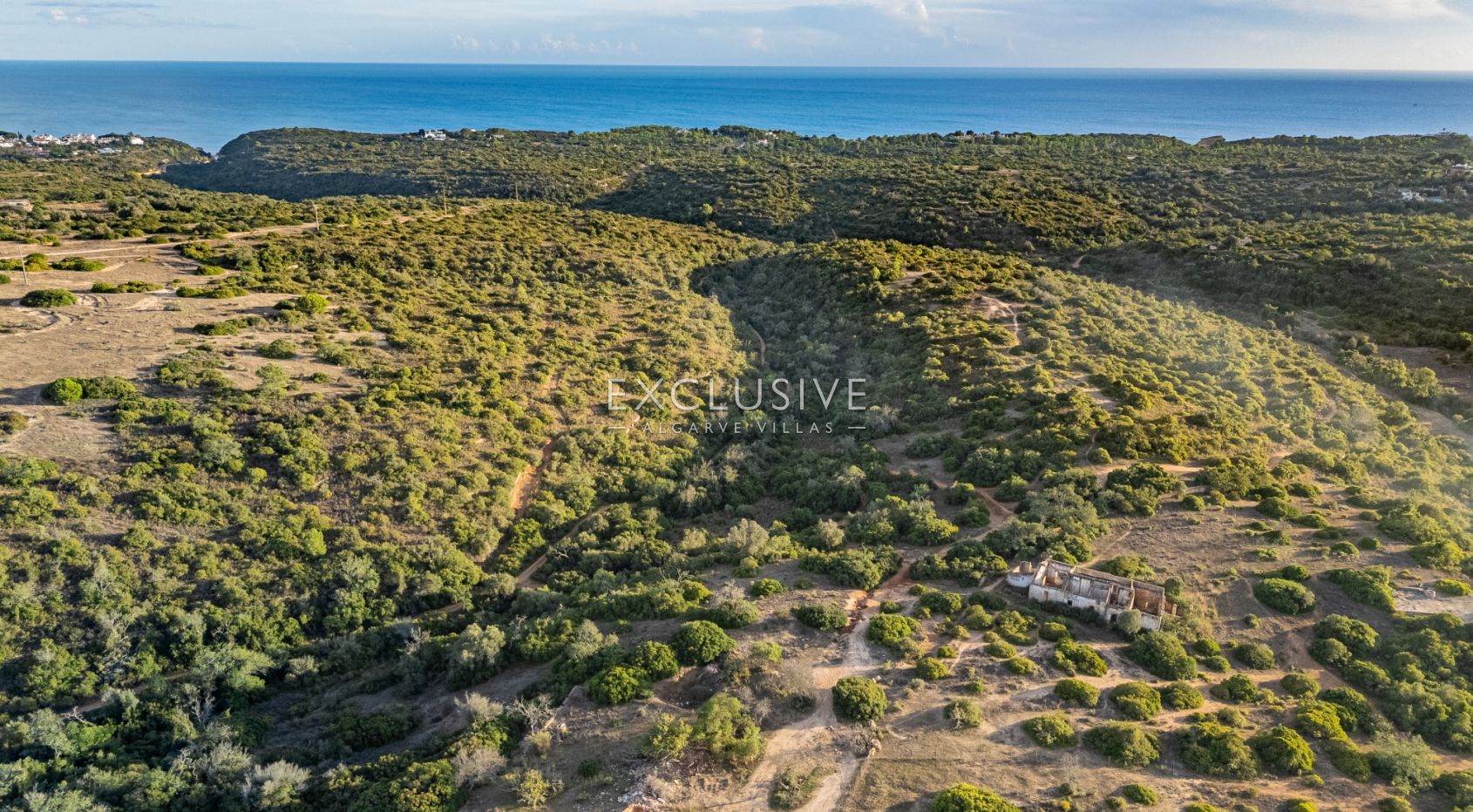 Large plot in Porches with Ruin, Algarve