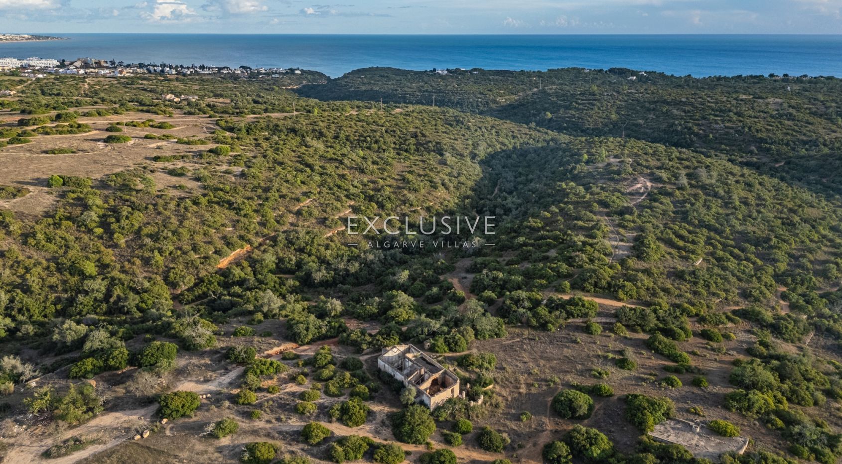 Large plot in Porches with Ruin, Algarve