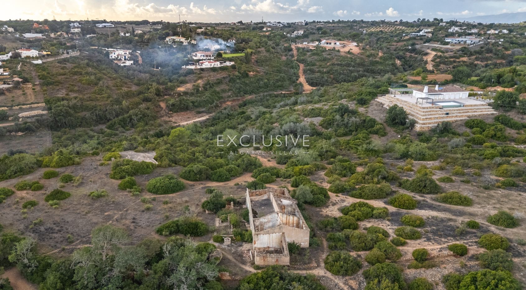 Large plot in Porches with Ruin, Algarve