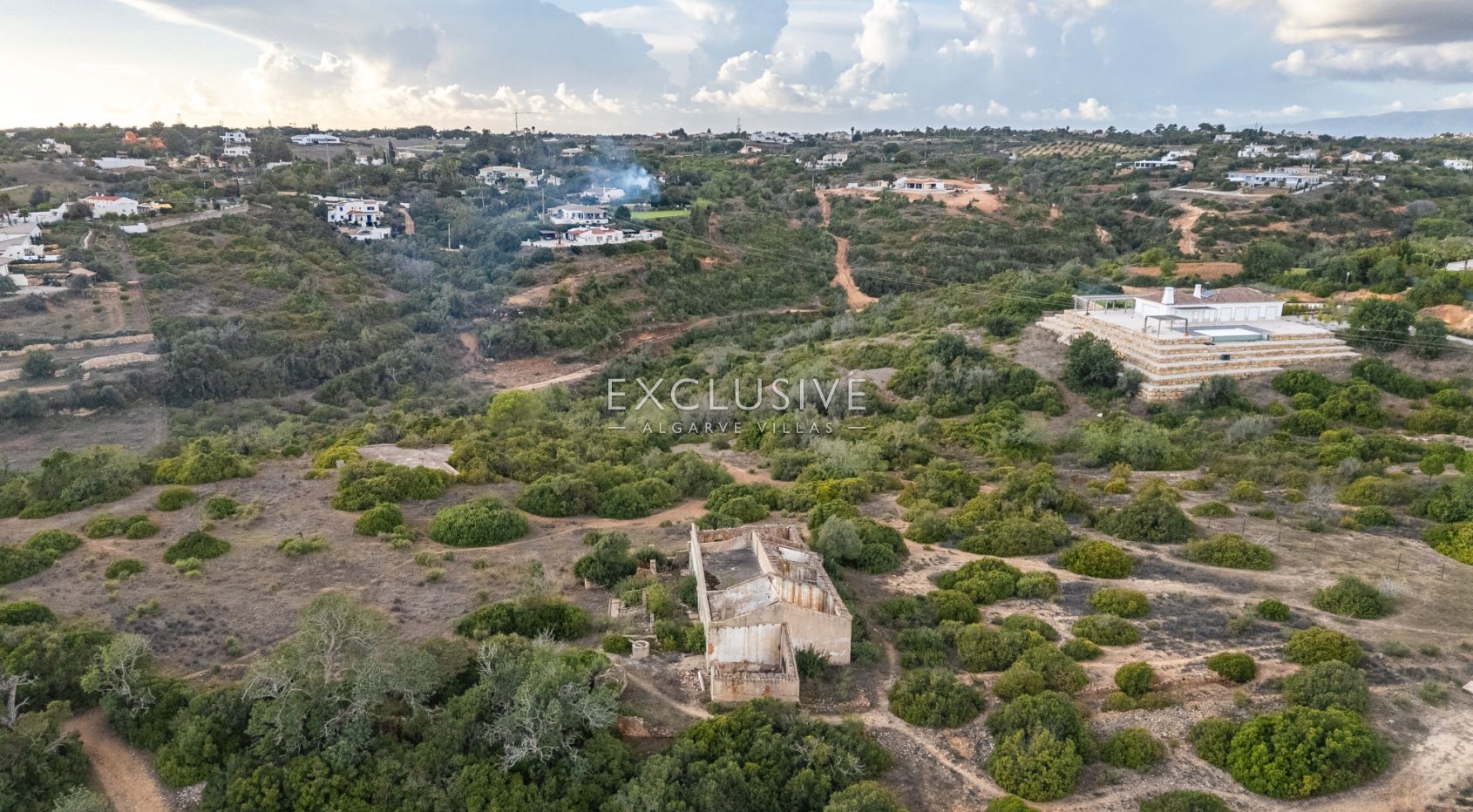 Large plot in Porches with Ruin, Algarve