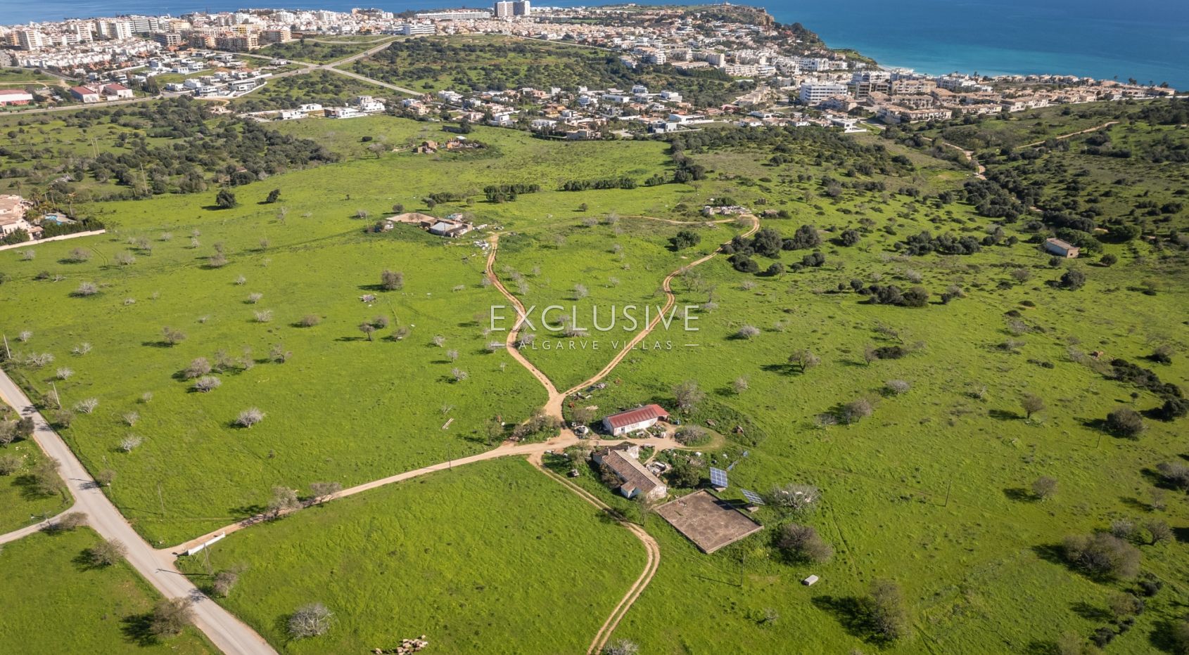 Large plot of land with potential to build and fantastic sea views, in Lagos