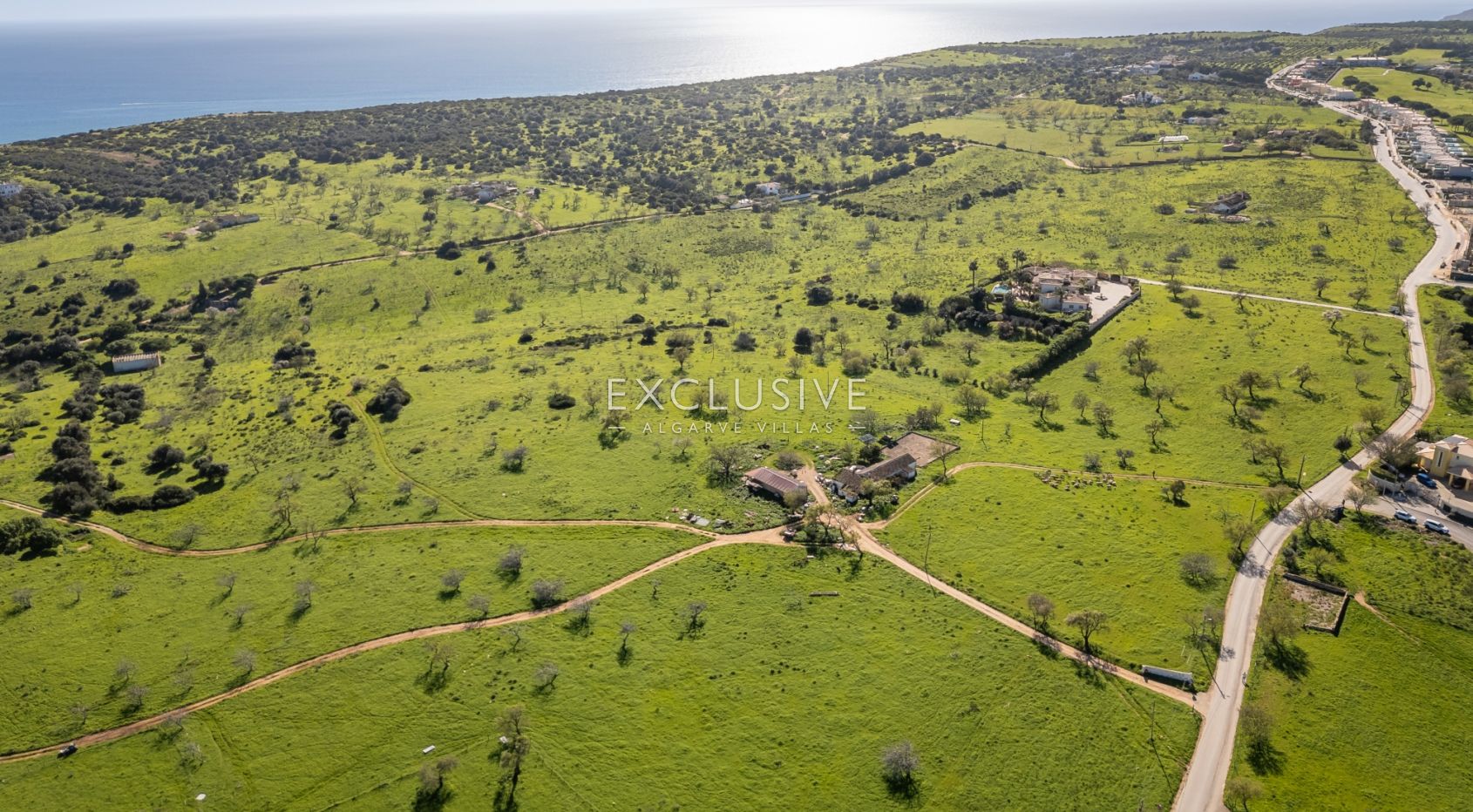Large plot of land with potential to build and fantastic sea views, in Lagos