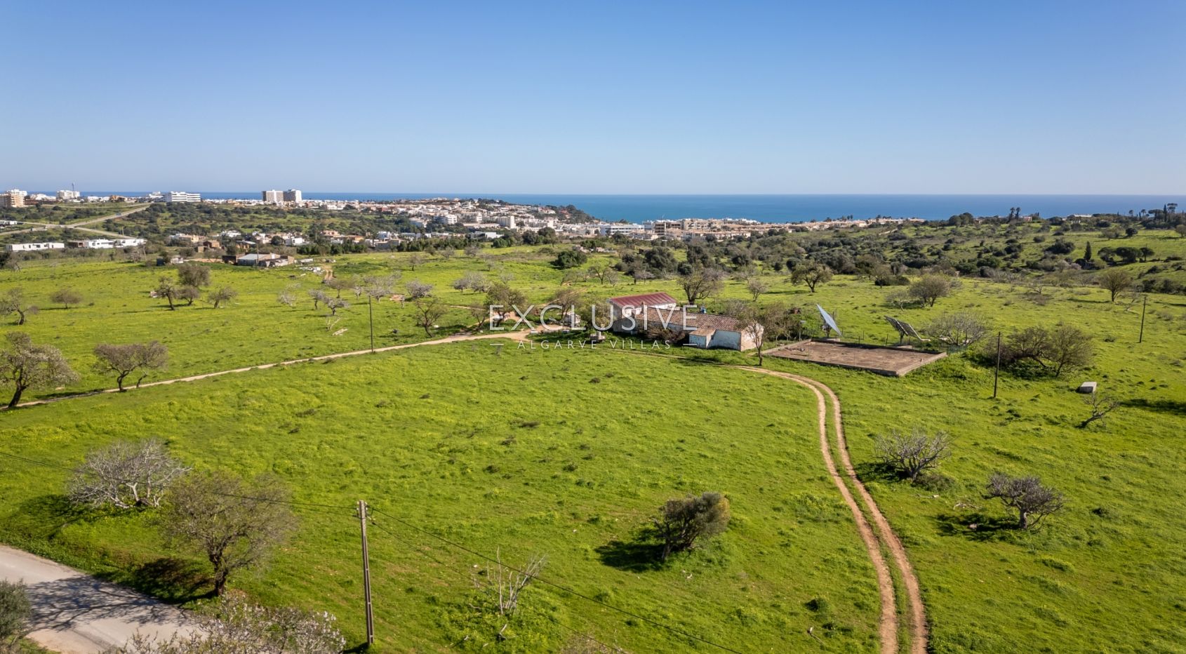 Large plot of land with potential to build and fantastic sea views, in Lagos
