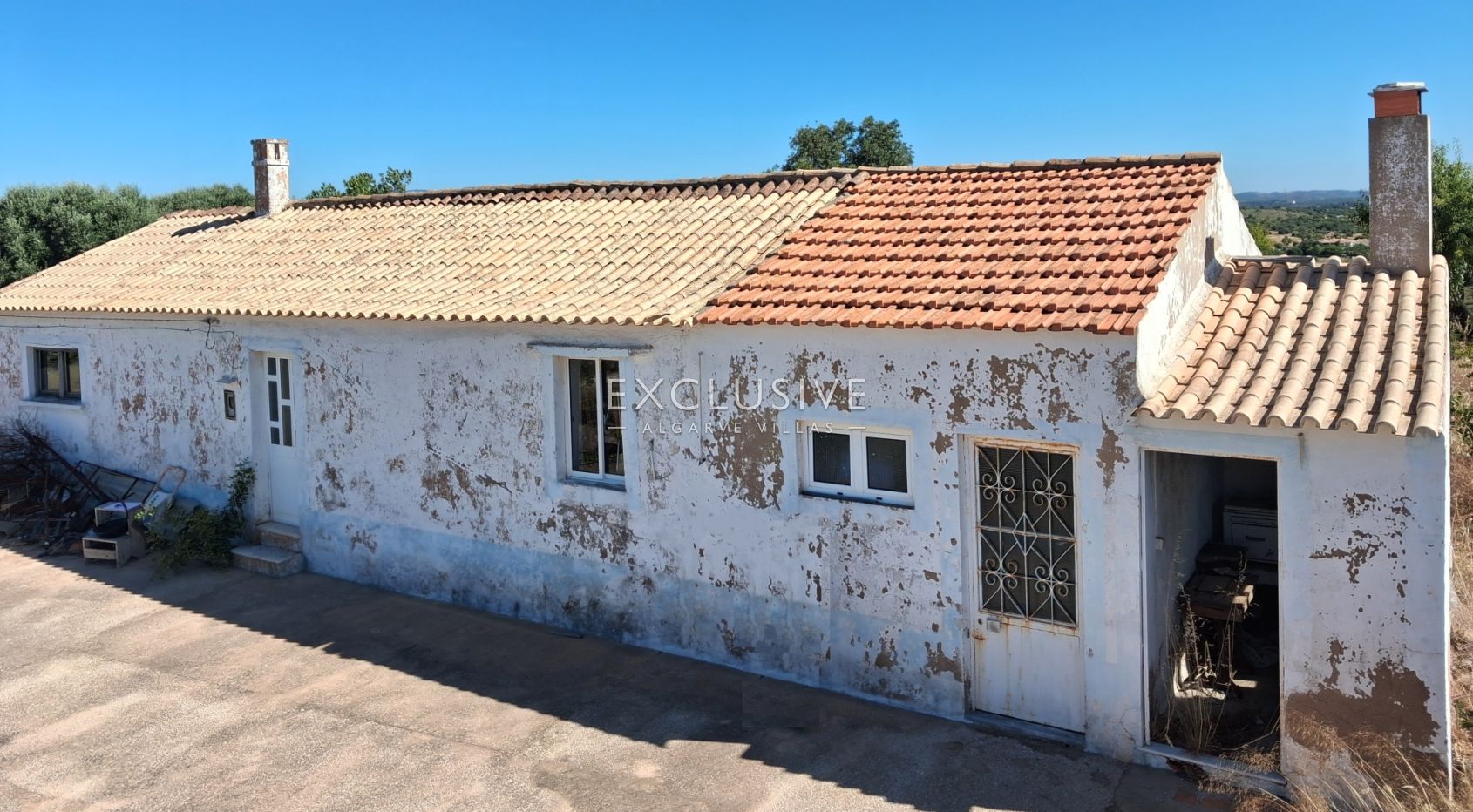 Plot of Land with ruins, sea and golf views near the golf in Lagoa, Algarve