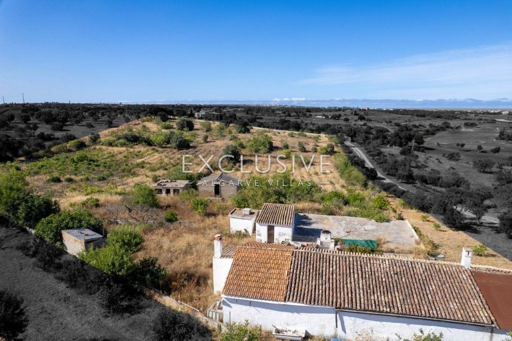 Plot of Land with ruins, sea and golf views near the golf in Lagoa, Algarve