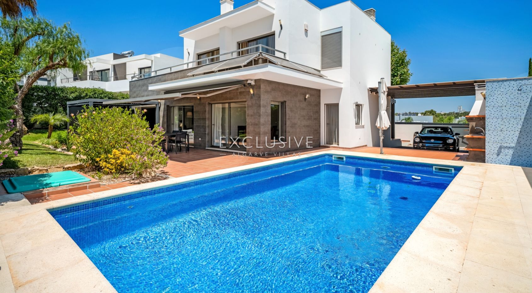 Modern 4-Bedroom Villa with Pool, beach & golf nearby, Alcantarilha, Algarve
