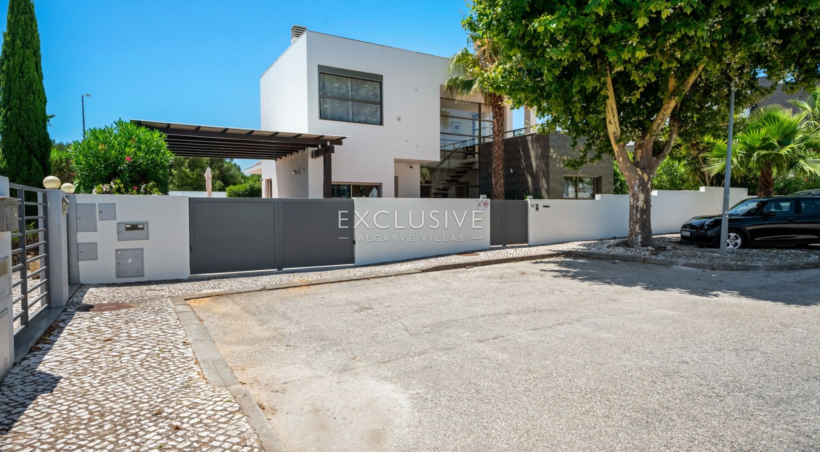 Modern 4-Bedroom Villa with Pool, beach & golf nearby, Alcantarilha, Algarve