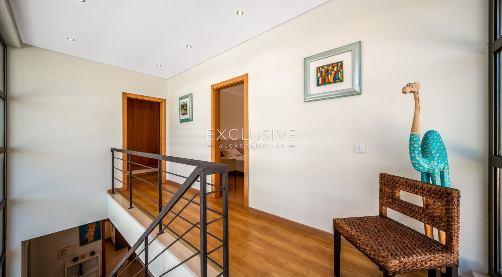 Modern 4-Bedroom Villa with Pool, beach & golf nearby, Alcantarilha, Algarve