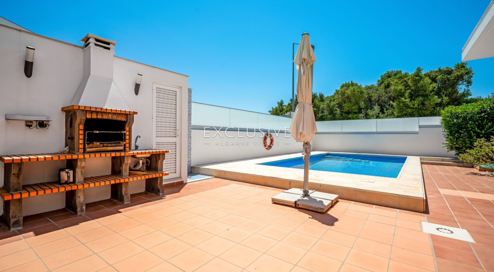 Modern 4-Bedroom Villa with Pool, beach & golf nearby, Alcantarilha, Algarve