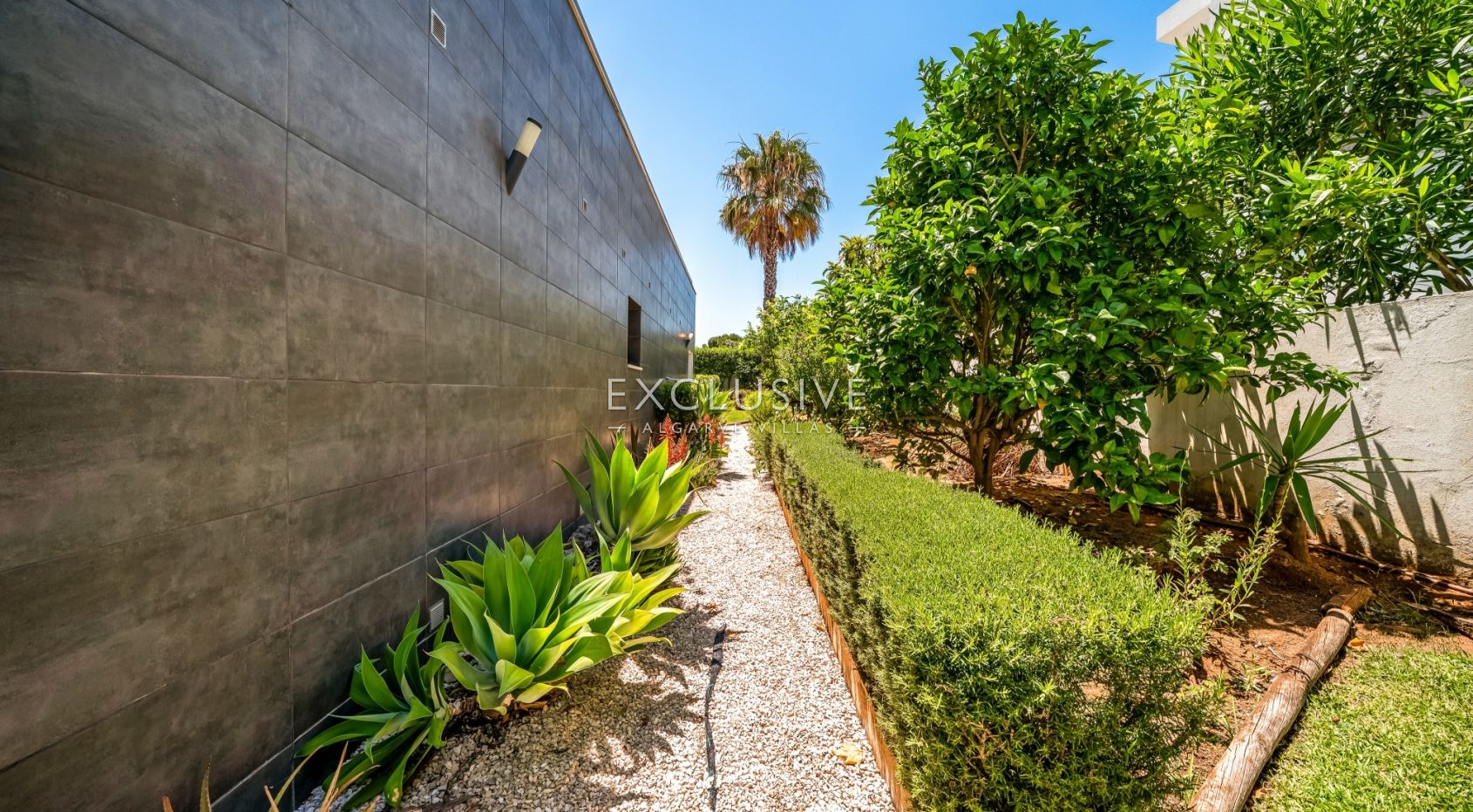 Modern 4-Bedroom Villa with Pool, beach & golf nearby, Alcantarilha, Algarve