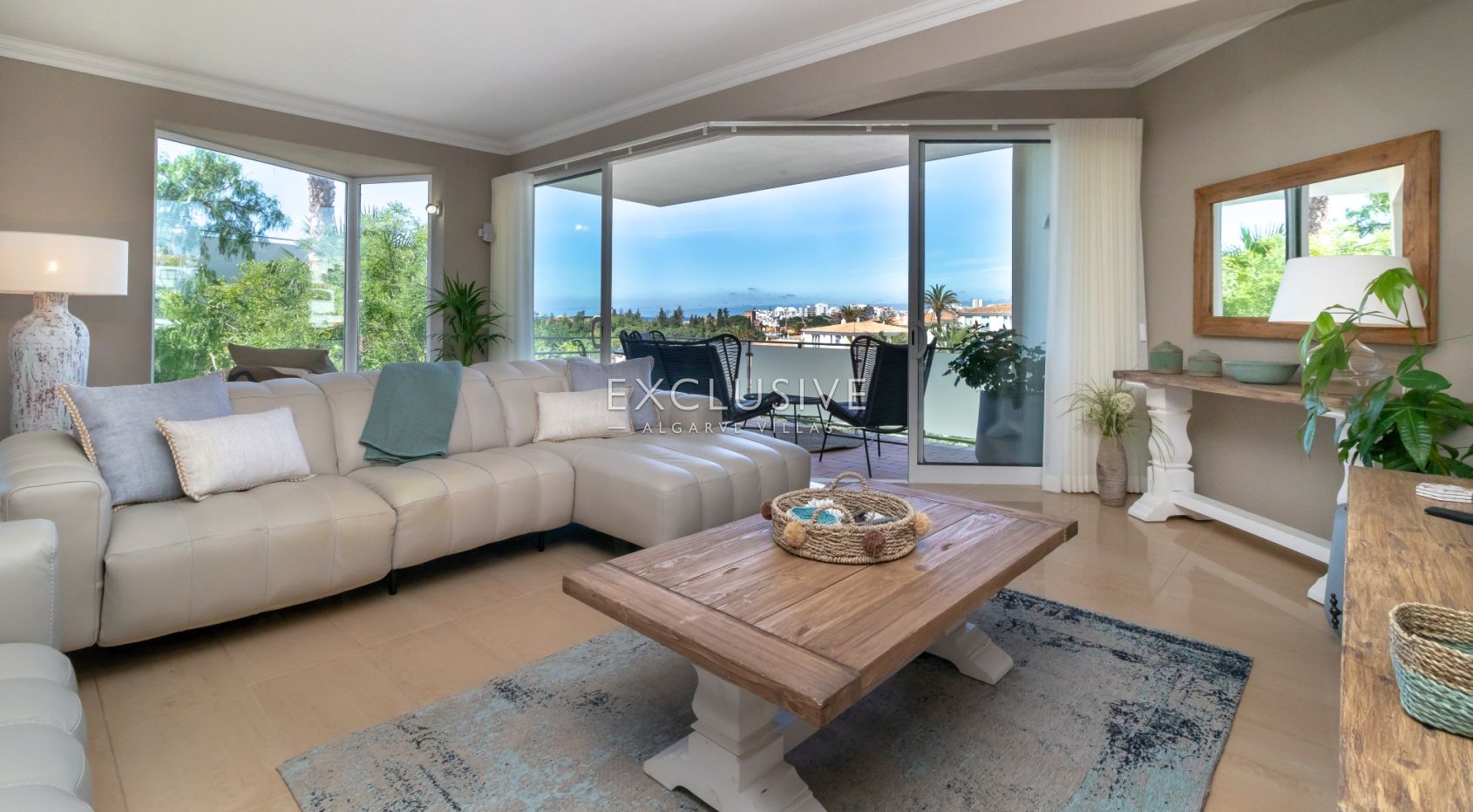 3 bedroom apartment in Ferragudo, Algarve