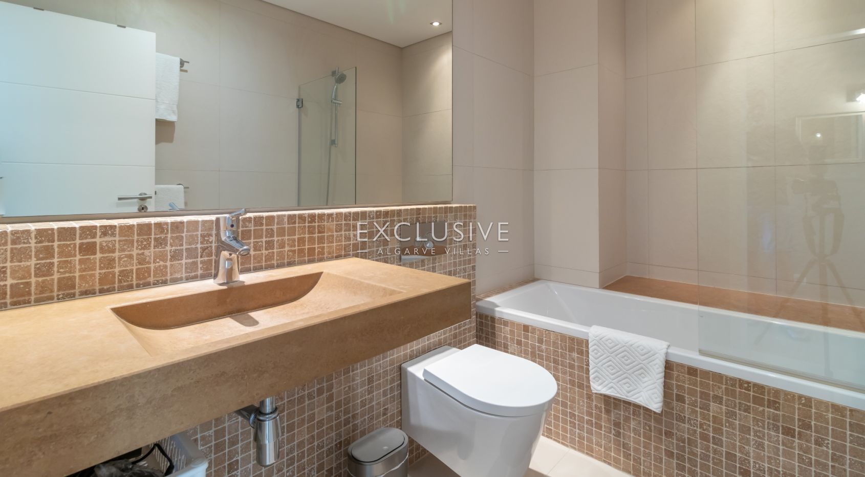 3 bedroom apartment in Ferragudo, Algarve