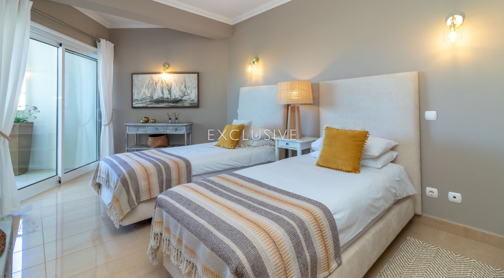 3 bedroom apartment in Ferragudo, Algarve