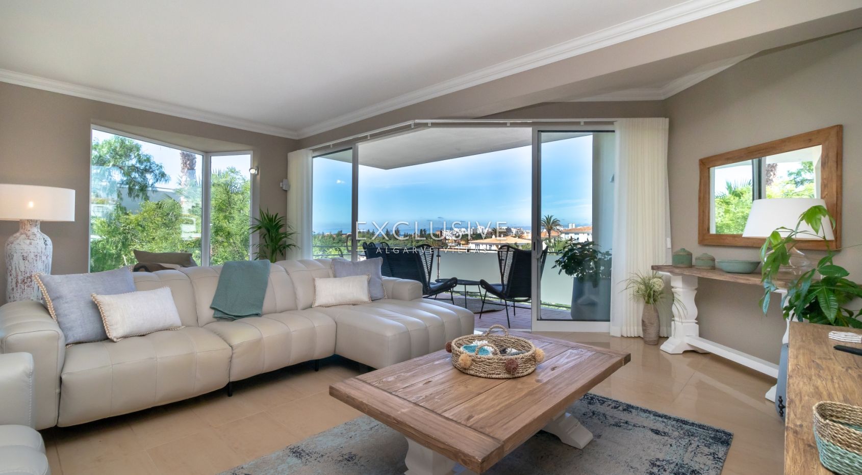 3 bedroom apartment in Ferragudo, Algarve