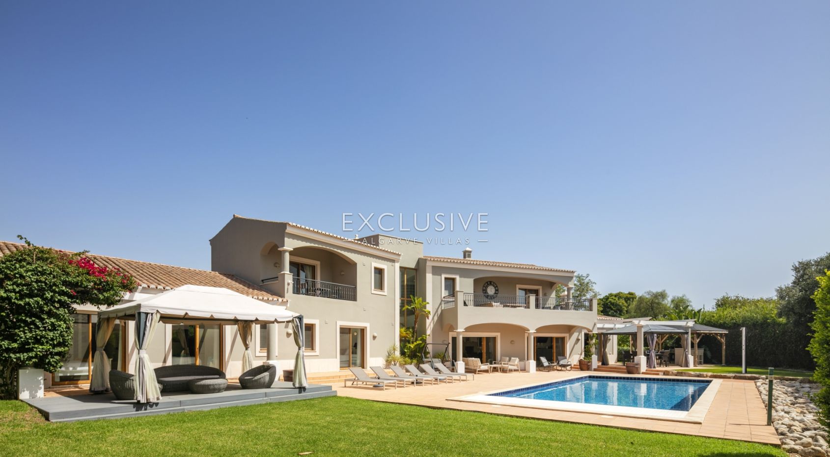 Golf front villa 5 bedrooms Golf Resort in Carvoeiro on double plot with private pool