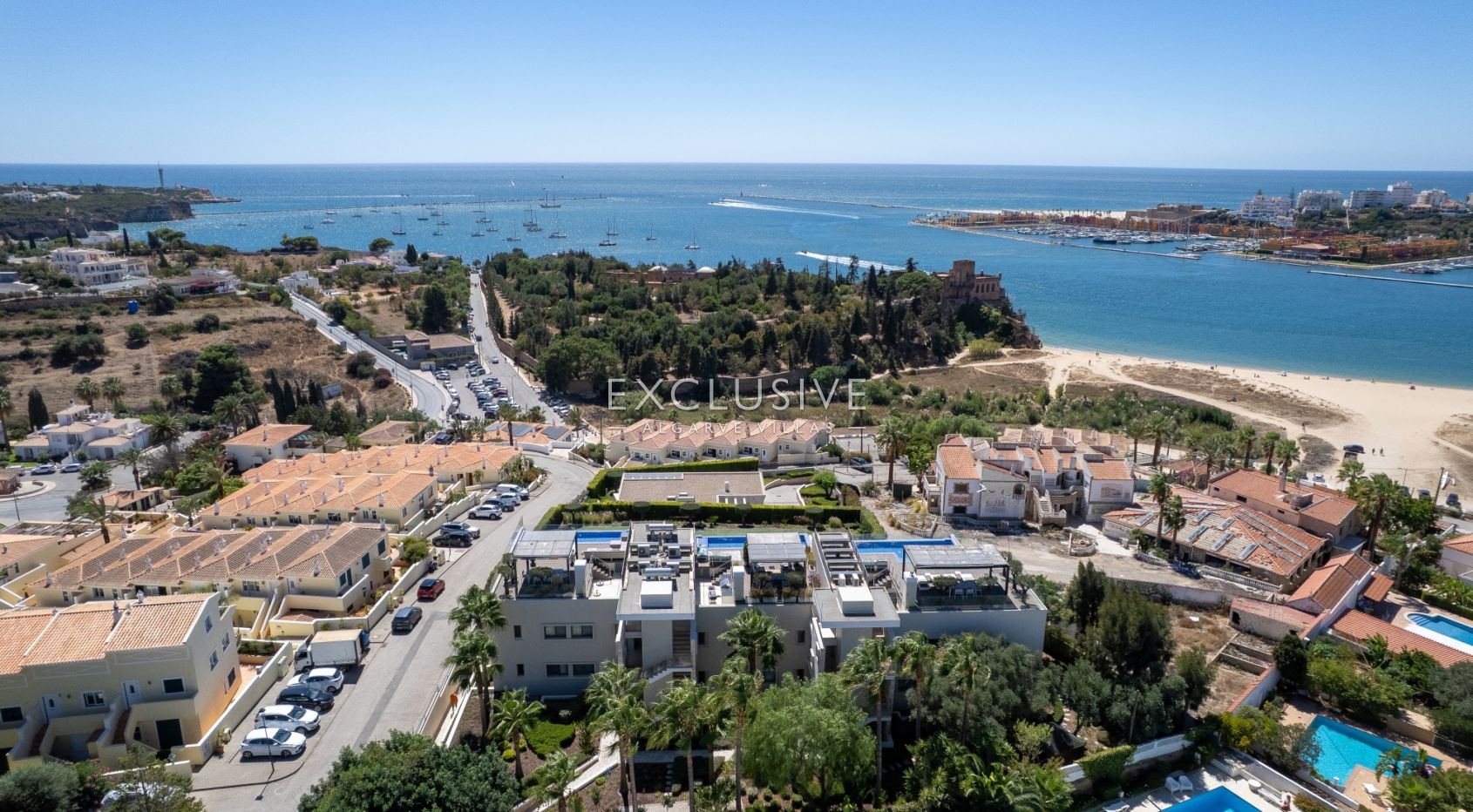 Luxury 3 bedroom seaview apartment with private pool near Ferragudo beach