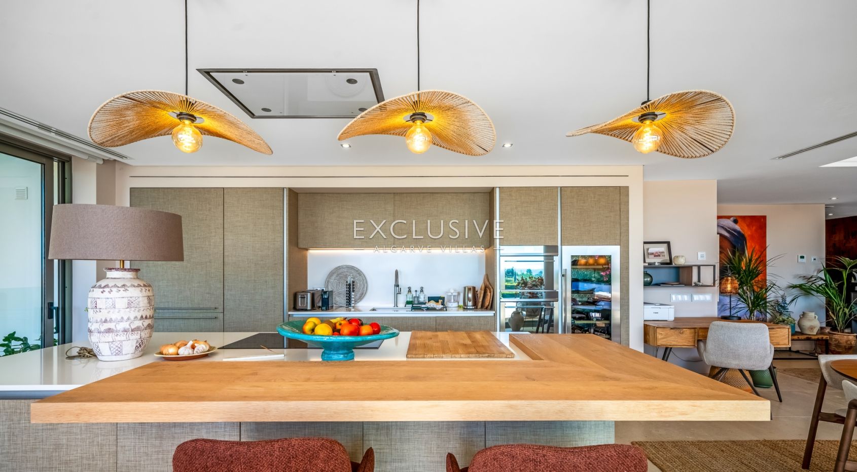 Luxury 3 bedroom seaview apartment with private pool near Ferragudo beach