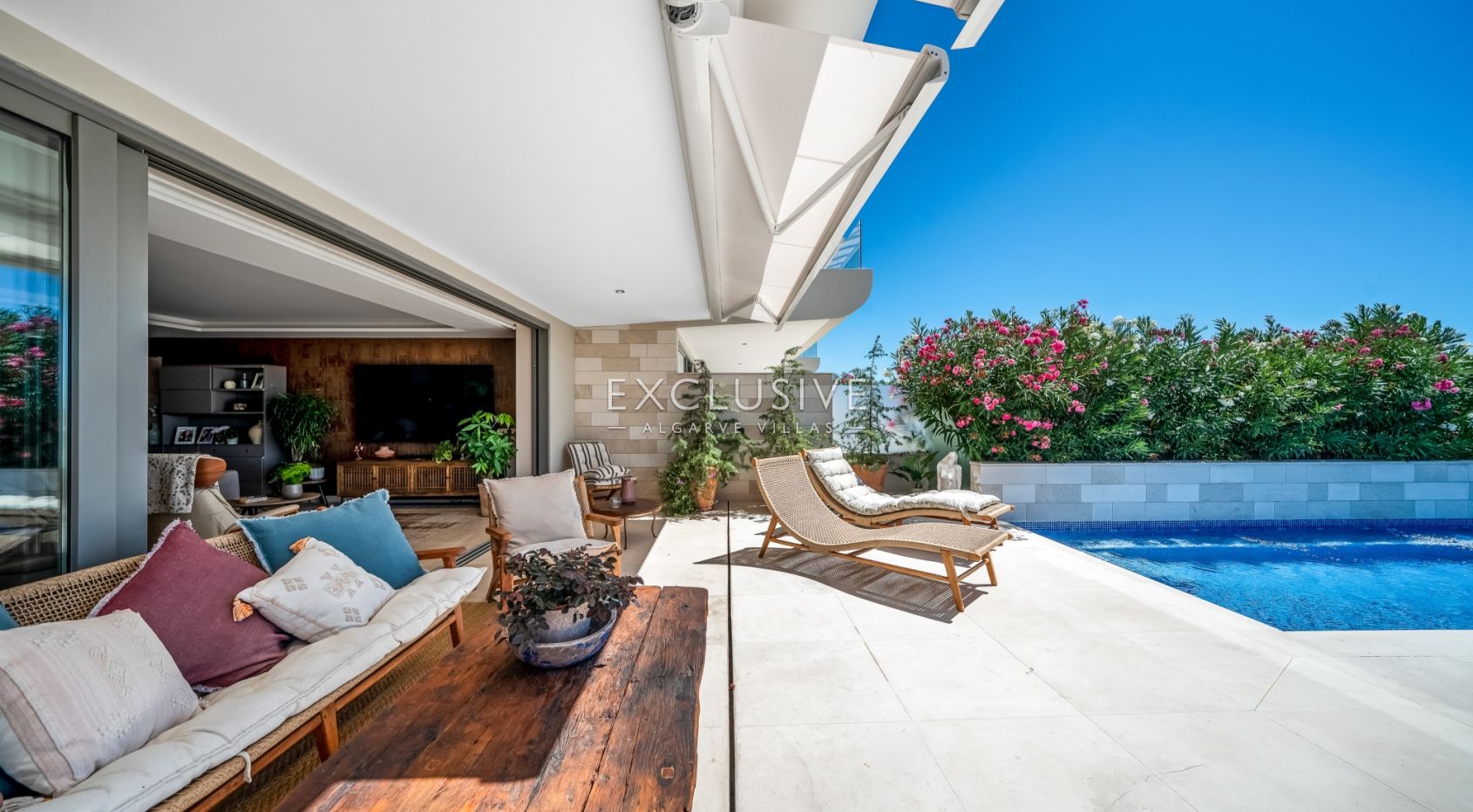 Luxury 3 bedroom seaview apartment with private pool near Ferragudo beach