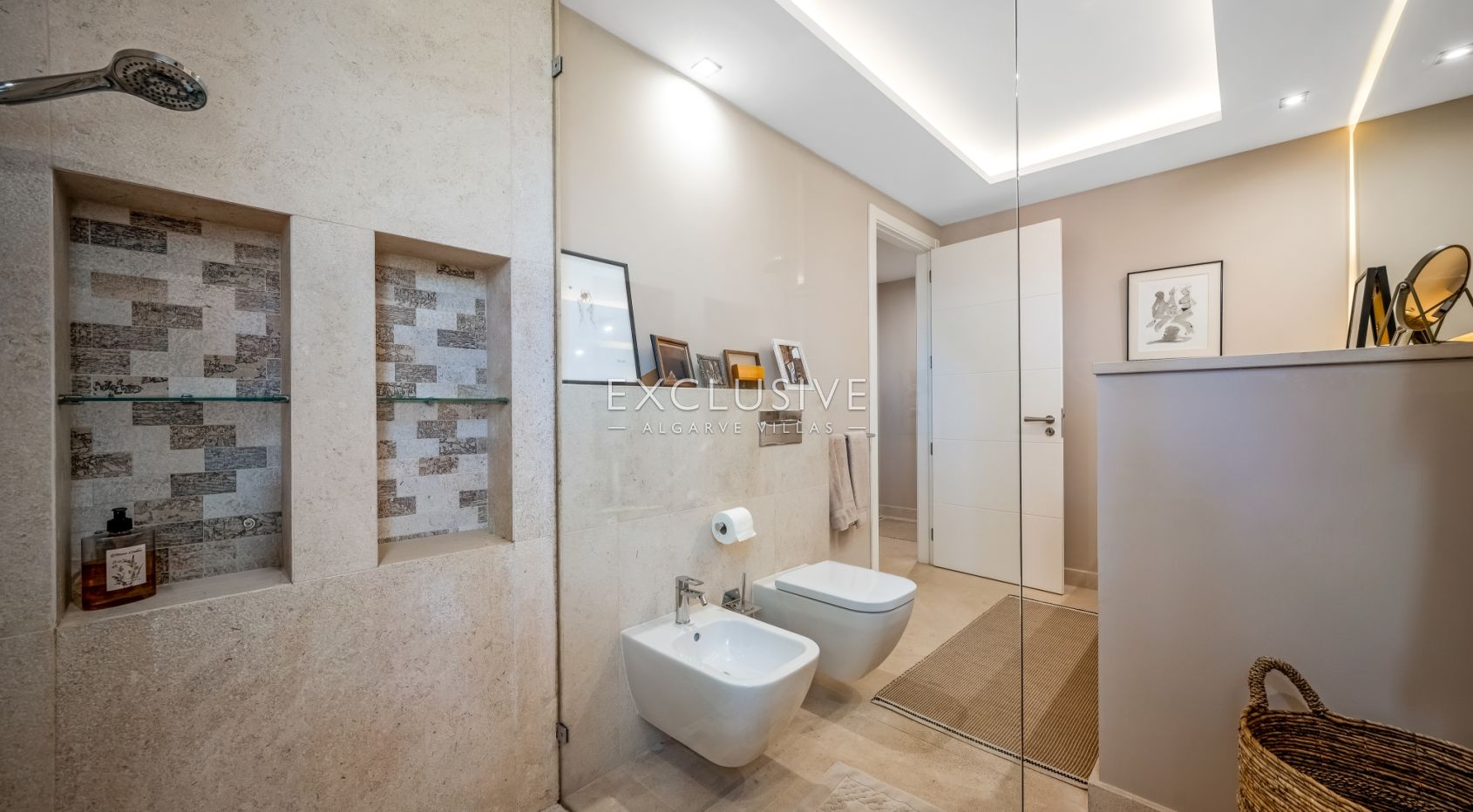 Luxury 3 bedroom seaview apartment with private pool near Ferragudo beach