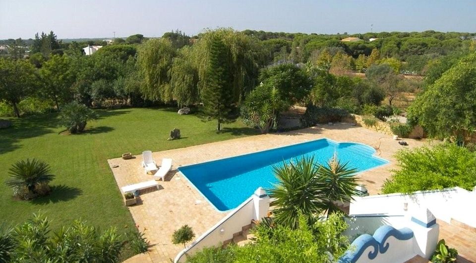 Traditional quinta style mansion with 3 ha. of land in Almancil Central Algarve