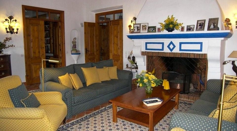 Traditional quinta style mansion with 3 ha. of land in Almancil Central Algarve