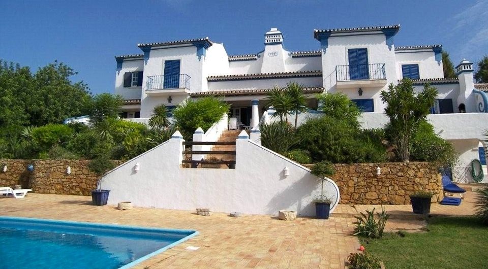 Traditional quinta style mansion with 3 ha. of land in Almancil Central Algarve