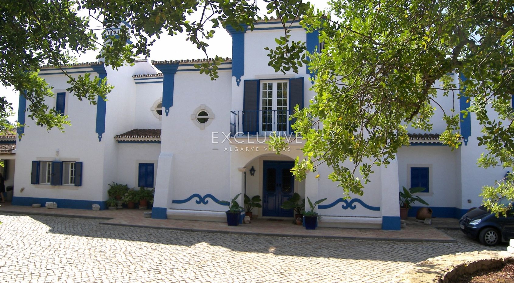 Traditional quinta style mansion with 3 ha. of land in Almancil Central Algarve