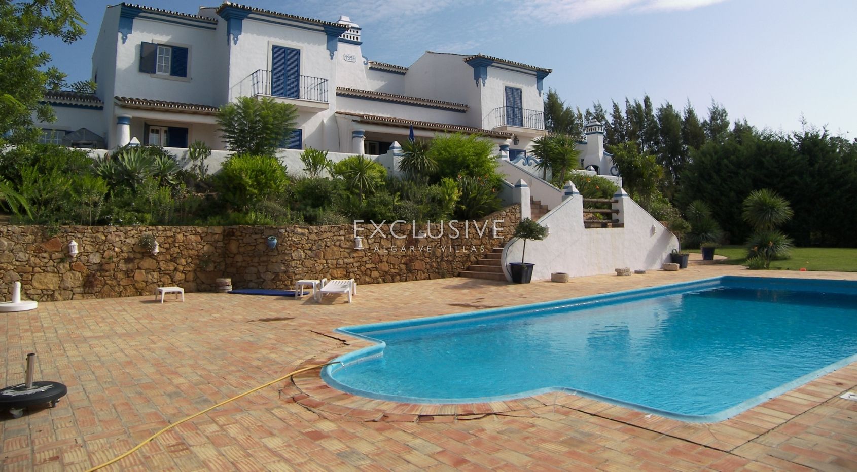 Traditional quinta style mansion with 3 ha. of land in Almancil Central Algarve
