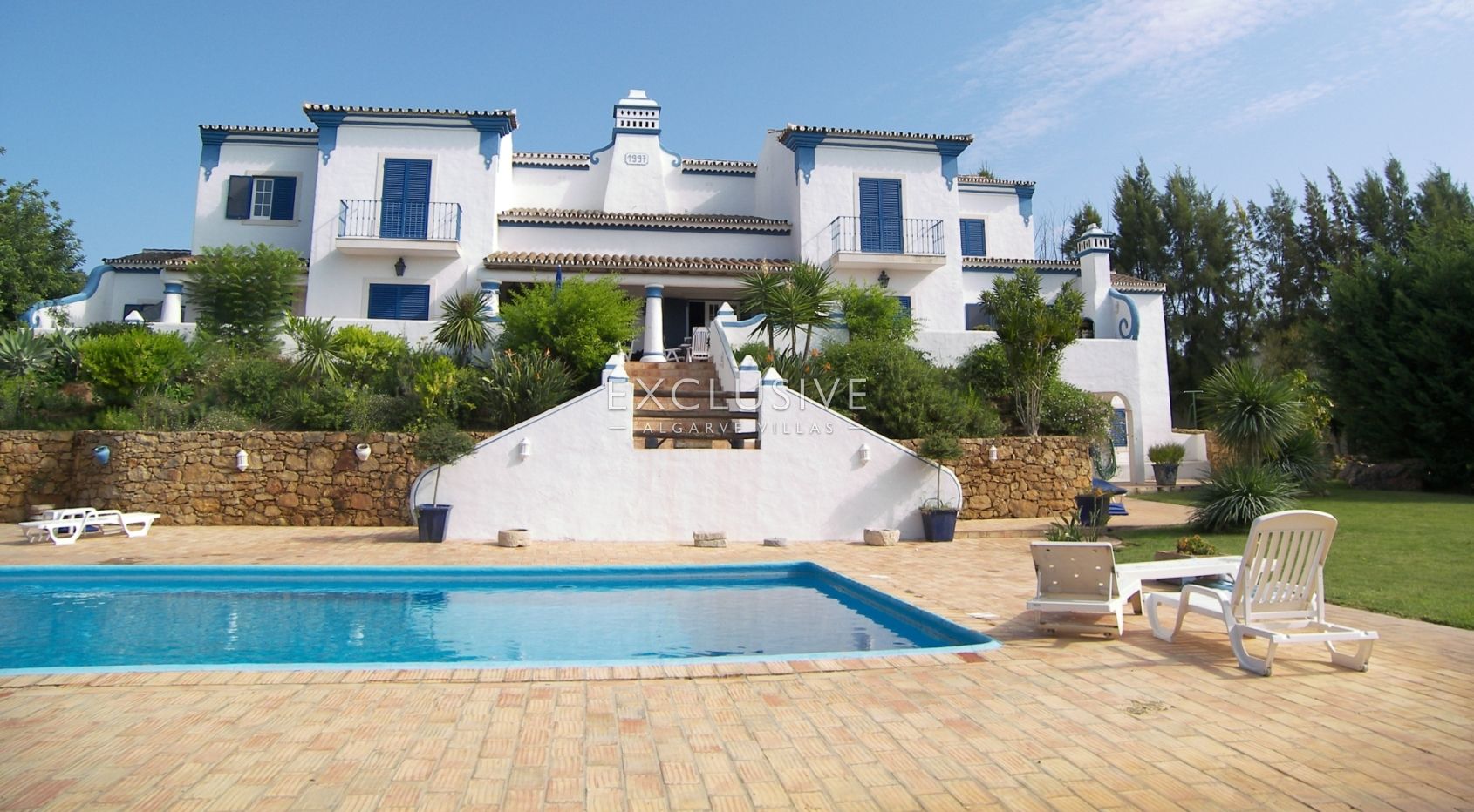 Traditional quinta style mansion with 3 ha. of land in Almancil Central Algarve