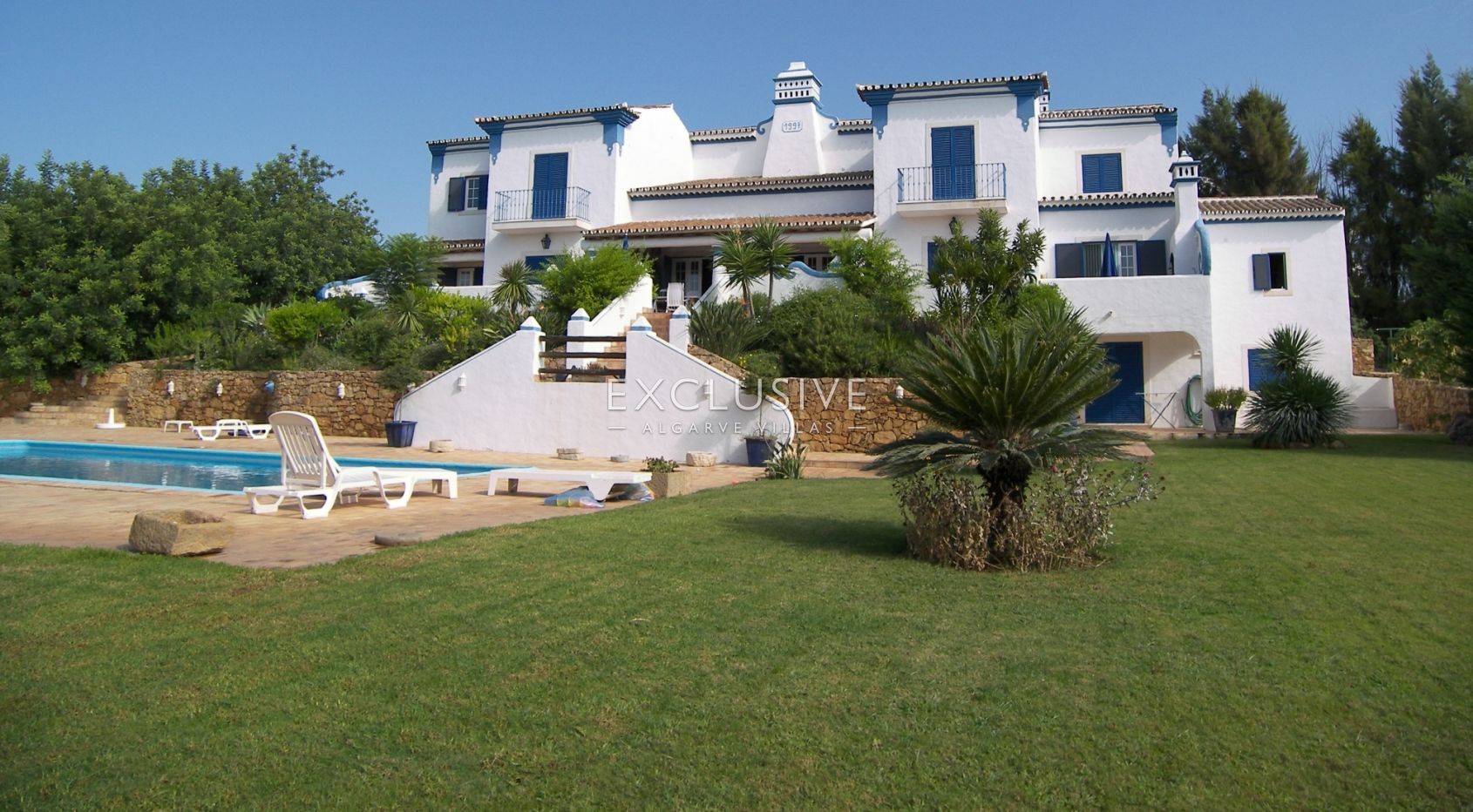Traditional quinta style mansion with 3 ha. of land in Almancil Central Algarve