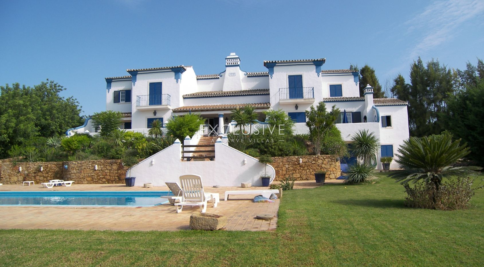 Traditional quinta style mansion with 3 ha. of land in Almancil Central Algarve