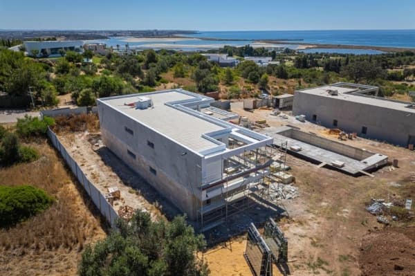 Purchase a New Build or a Renovation Project in the Algarve: Which Property is Right for You?
