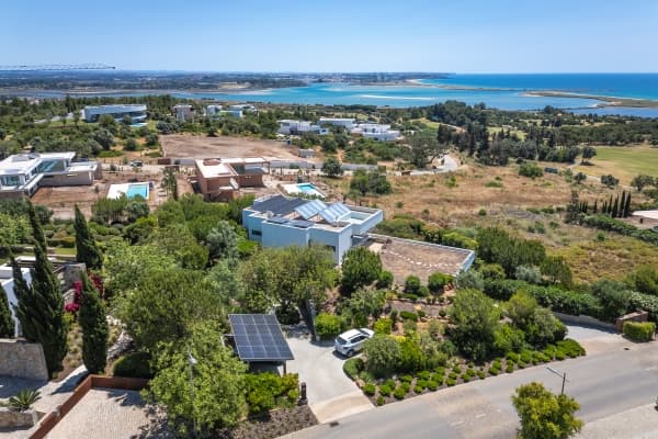 Eco-Friendly Villas and Green Building Trends in the Algarve
